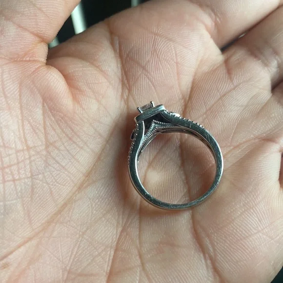 10k White Gold Diamond Engagement Ring - Picture 11 of 12